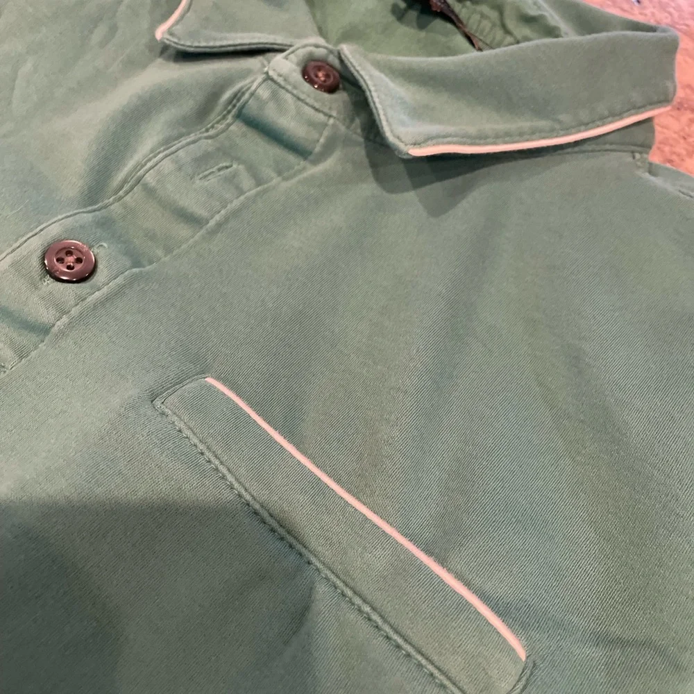 Banana Republic polo shirt.  Excellent condition - Picture 3 of 5